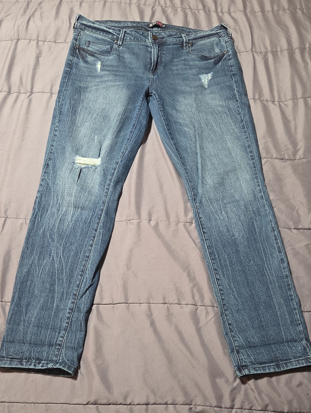 JustFab Women's Straight-Leg Distressed Jeans - Blue Wash
